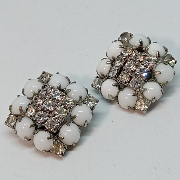 Jewelry - * vintage white milk glass and sparkling rhinestones square clip on earrings